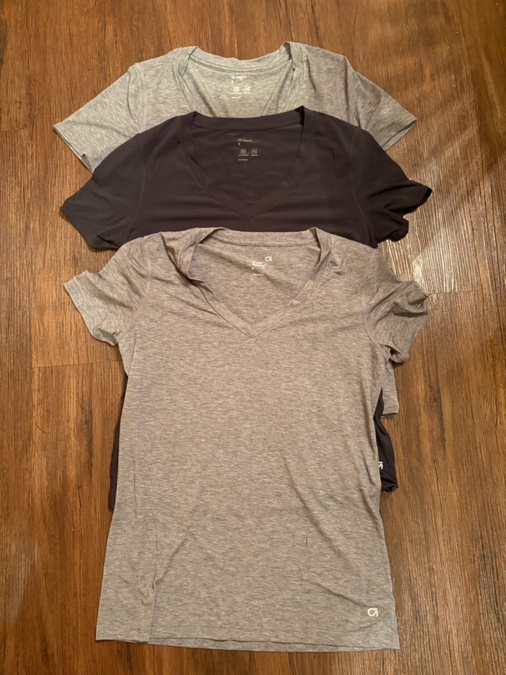 GapFit Breathe V-Neck tee set of 3 T-Shirts gray black women sz S